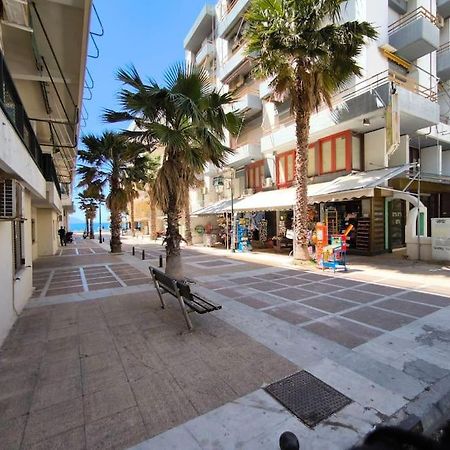 Apartment 50 Meters From The Beach Loutráki Exterior foto
